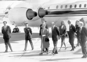 La Reina Isabel Ii de Inglaterra y Felipe de Edimburgo tras su Llegada al...