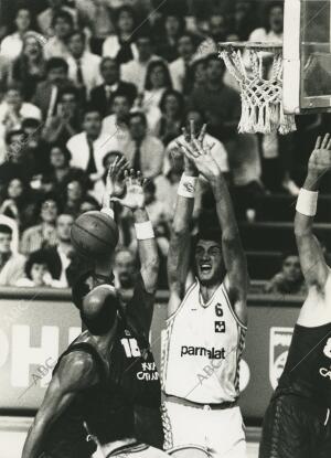 Partido de la liga 1ª División de Baloncesto4º partido de play-offReal Madrid...