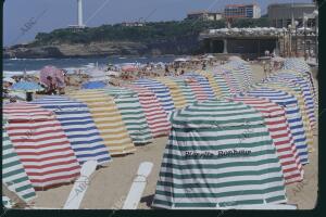 San Sebastián, 1990. Playa de Ondarreta. Casetas de colores