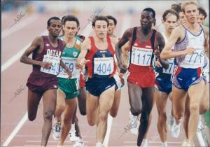 Fermín Cacho corriendo la prueba de 1500 metros con la que ganó la medalla de...