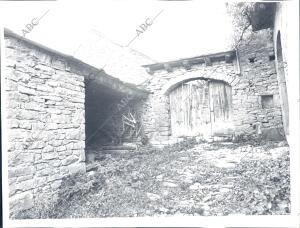 Una puerta de una casa en Belarra (Huesca)