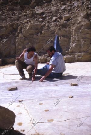 Mauricio Anton y Gregorio Lopez, Miembros del equipo de Excavacion de Salinas de...