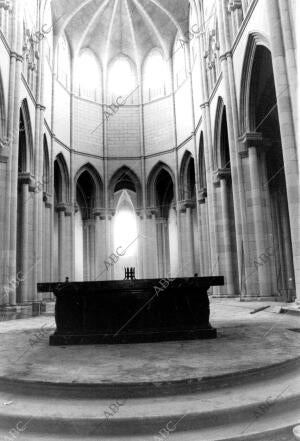 Imagen interior de la catedral de la Almudena