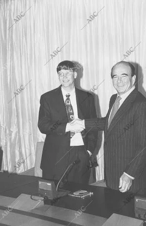 Emilio botín con Bill Gates durante el Iii congreso mundial de Usuarios de...