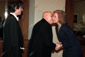 S.M. la Reina Dña Sofia, saluda al maestro Rostropovich en el Auditorio