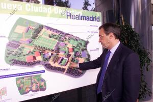 Florentino Pérez presenta a los socios compromisarios del Real Madrid, los...
