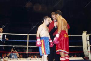 ), en su primera pelea como profesional ante el colombiano Manuel Sarmiento en...