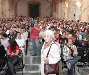 Más de 500 estudiantes asistieron a la clase magistral de Matute