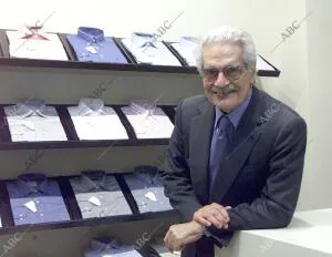 Omar Sharif en su tienda de Madrid De "The Omar Sharif Shirt Company"