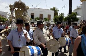 Paso de las Hermandades por Villa Manrique