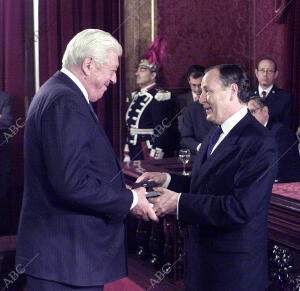 entrega de la Medallas de oro de la ciudad de Madrid en el ayuntamiento por los...