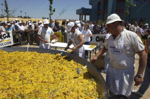 Paella gigante en el hipódromo de dos Hermanas