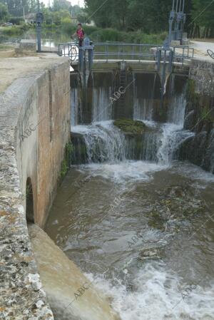 foto cesar Minguela,Esclusas 17-18-19-20 del canal de castilla en Fromista por...