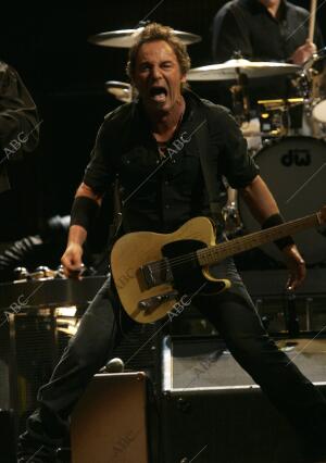 Bruce Springsteen durante el concierto que Ofreció esta noche en el estadio...