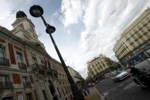 Colocación de las nuevas farolas de la Puerta del Sol