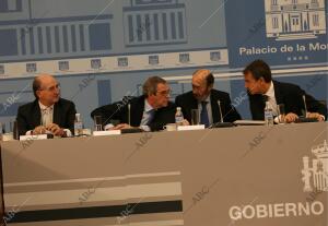 reunion del presidente del gobierno jose luis rodriguez zapatero en el palacio...