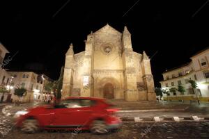 Reportaje A Monumentos Iluminados en su exterior por la Noche (iglesia de santa...