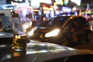 Zona de Ocio de Benidorm, turistas ingleses disfrutan de locales en la calle...