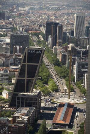 Reportaje desde la torre espacio (vista aerea) Paseo de la Castellana Plaza...