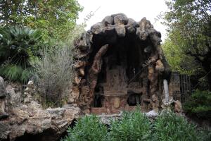 Donde el arquitecto Hizo las Pruebas para Otros Monumentos como el parque Guell