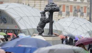 Ambiente cerca de la puerta del Sol en dia lluvioso