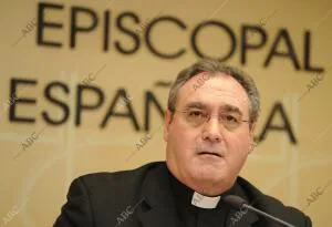 El secretario general, Jose Maria Gil Tamayo, ofrece una rueda de prensa al...