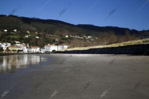 El temporal deja sin arena la playa de Cedeira