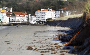 El temporal deja sin arena la playa de Cedeira