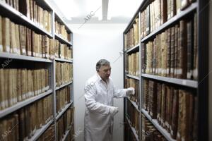 Reportaje del archivo de la universidad, deposito de fondos bibliograficos...