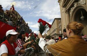 Ofrenda de Flores a la Virgen del Pilar Foto Fabián Simón archdc