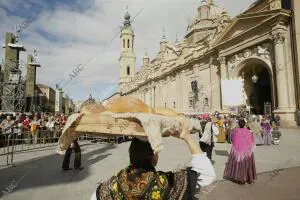 Ofrenda de Frutos a la Virgen del Pilar Foto Fabián Simón archdc