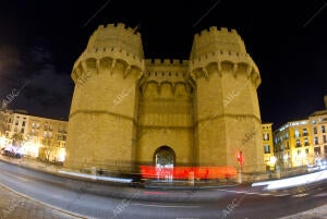 Vista Nocturna de las Torres de Serrano