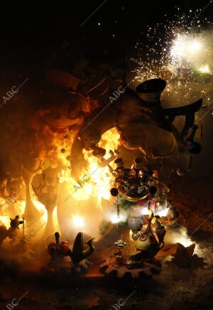Cremá de las Hogueras de san Juan en Alicante