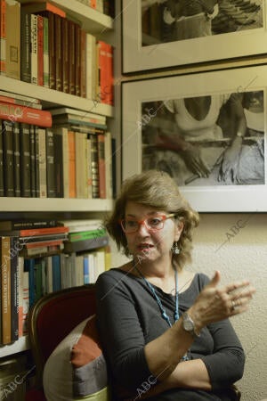 Entrevista a la ex político española Carmena García Moreno