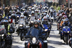 Miles de motoristas desfilan por Valladolid en el fin de semana de la Fiesta de...