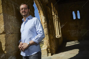 Entrevista al senador del PP, Javier Maroto, con fotos posadas en la Iglesia del...