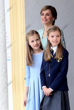 La familia real en la comunión de la Infanta Sofía