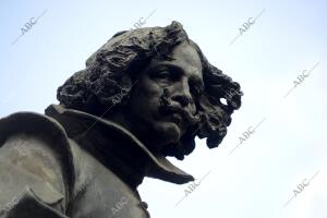 Estatua de Velázquez en el museo del Prado