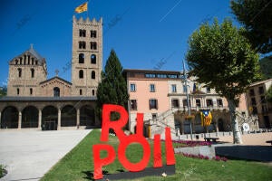 El monasterio de santa María de Ripoll y el Ayuntamiento