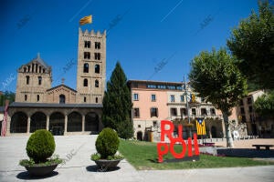 El monasterio de santa María de Ripoll y el Ayuntamiento