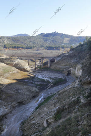 Reportaje de sequía. Pantanos y embalses. Embalse de Iznájar