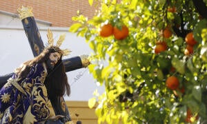 Procesión de la Hermandad de Jesús Caído, desde la iglesia de San Cayetano