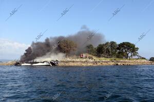 El Grove (Galicia), 24/07/2018. Barco turístico Incendiado