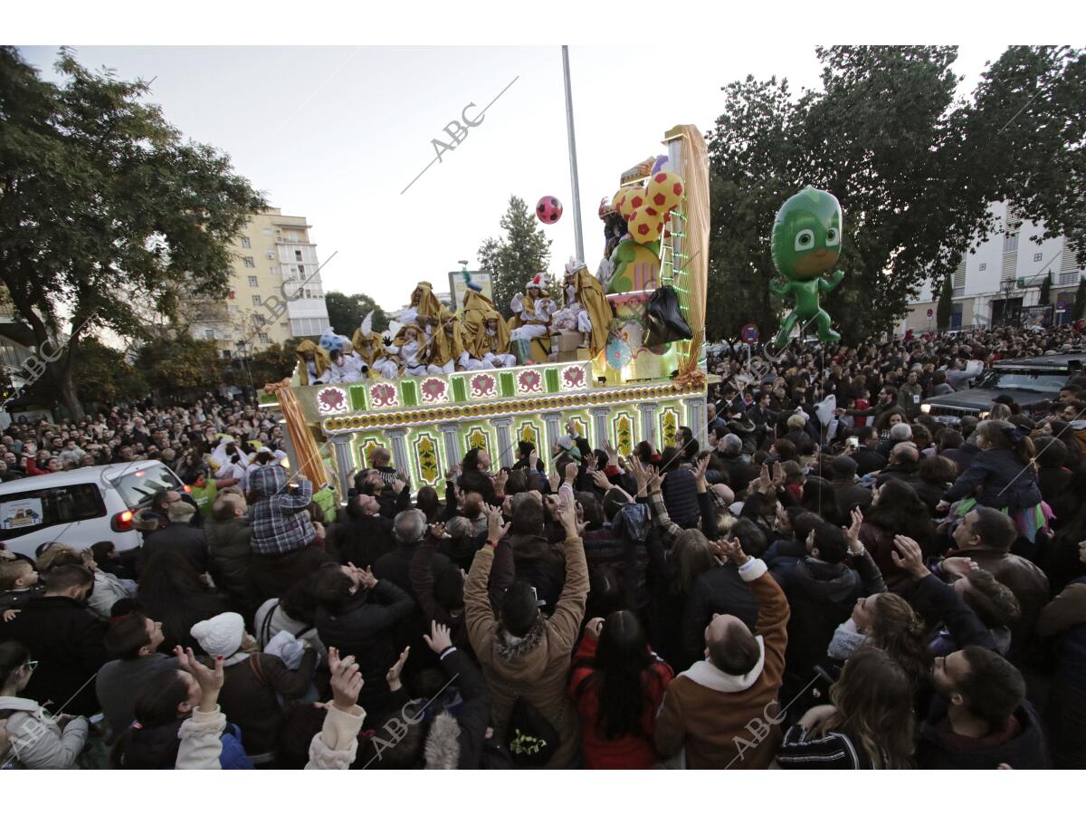 Cabalgata de Reyes Magos 2019 de Triana a su paso por las calles del barrio Archivo ABC Cabalgata de Reyes Magos 2019 de Triana a su paso por las calles del barrio Archivo ABC