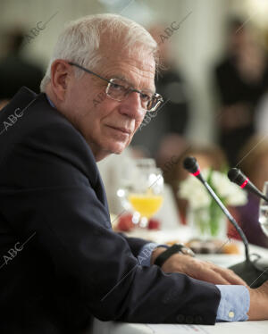 sayuno informativo del ministro de Asuntos Exteriores Josep Borrell