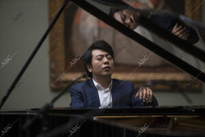 Concierto del pianista Lang Lang, frente al cuadro de «Las Meninas», de...