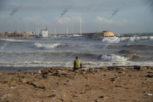 Estado como ha quedado la playa de la Barceloneta después del temporal Gloria