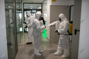 La unidad de Emergencias del Ejército (Ume), Desinfecta el centro sanitario sant...