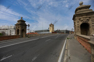 El puente de San Bernardo vacío por el confinamiento por el coronavirus