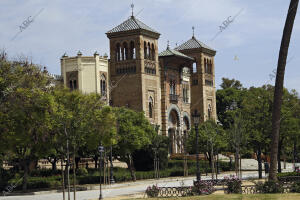 En la imagen, el Museo de Artes y Costumbres Populares, desde la plaza de...